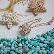 Load image into Gallery viewer, Fashionable clear quartz necklace crystal healing rock Necklace women