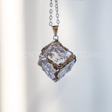 Load image into Gallery viewer, Fashionable clear quartz necklace crystal healing rock Necklace women