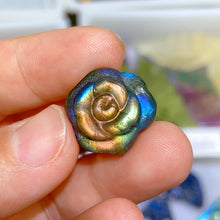 Load image into Gallery viewer, strong flash labradorite rose
